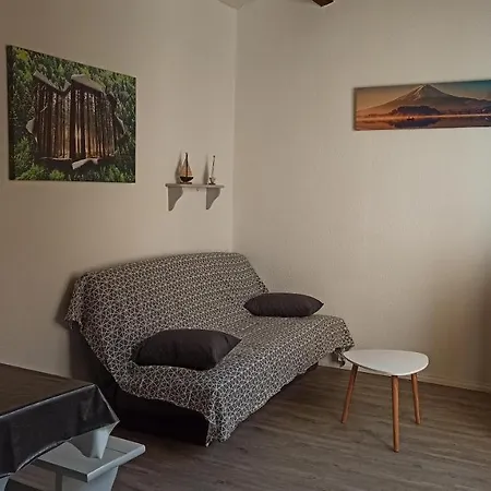 Studio Mezzanine Climatise Avec Terrasse Et Parking Apartamento *