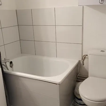 Apartament Studio Mezzanine Climatise Avec Terrasse Et Parking *